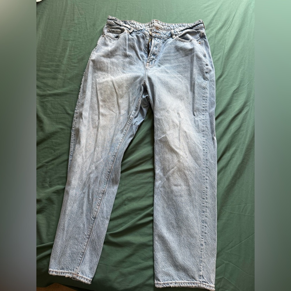 American Eagle Outfitters Light Blue High Waisted Women’s Mom Jeans